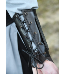 Leder Armschützer Balor mit Metalldetails, schwarz